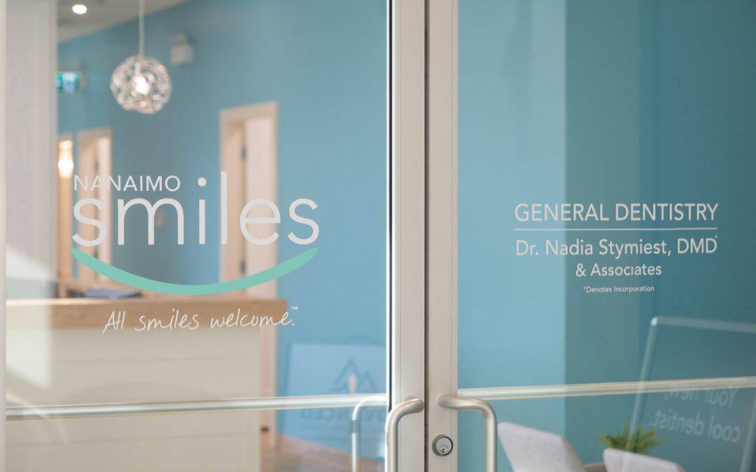 Entrance to Nanaimo Smiles dental clinic in Nanaimo, BC offering emergency dental care.